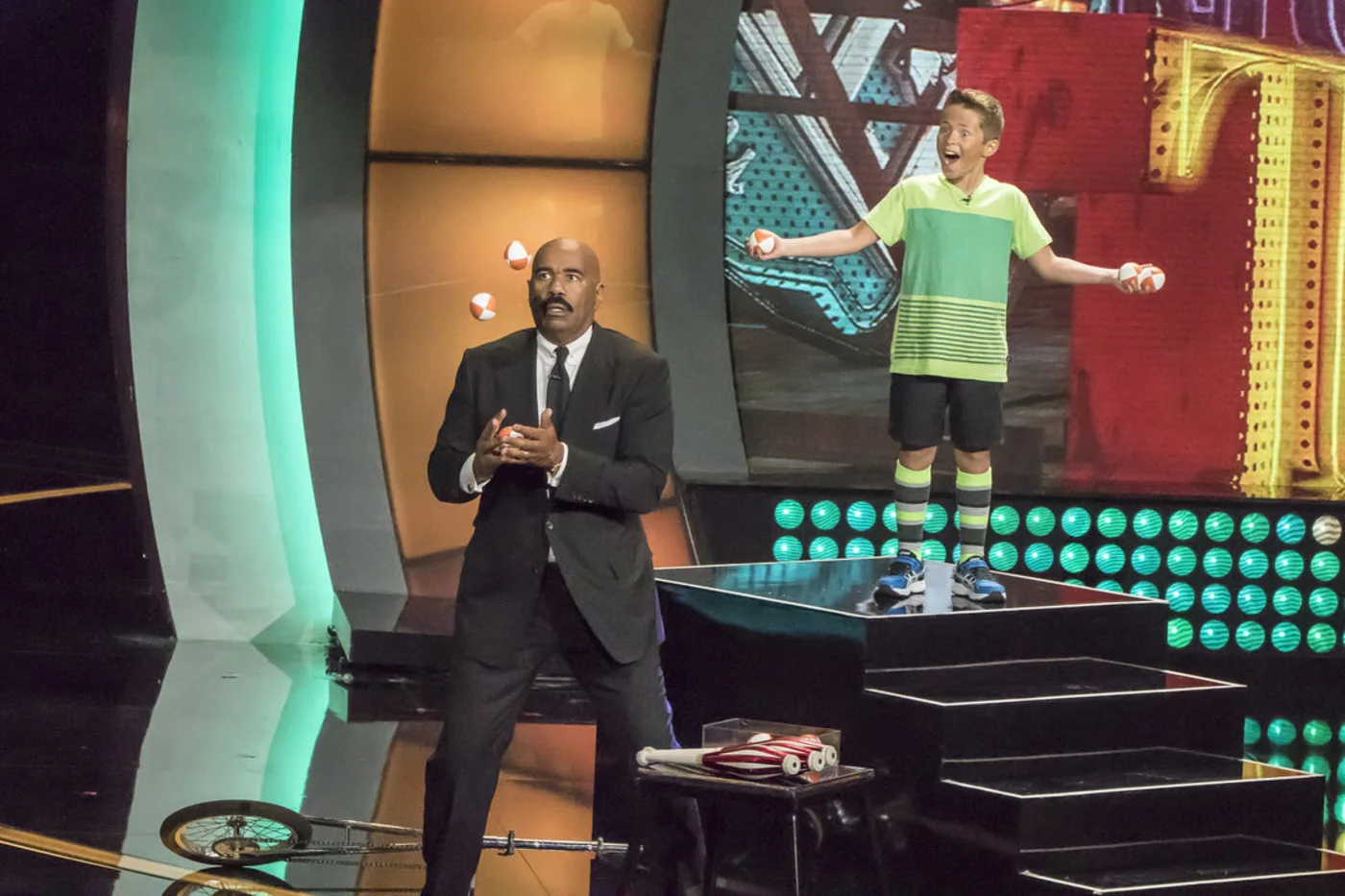 Nash with Steve Harvey on Little Big Shots